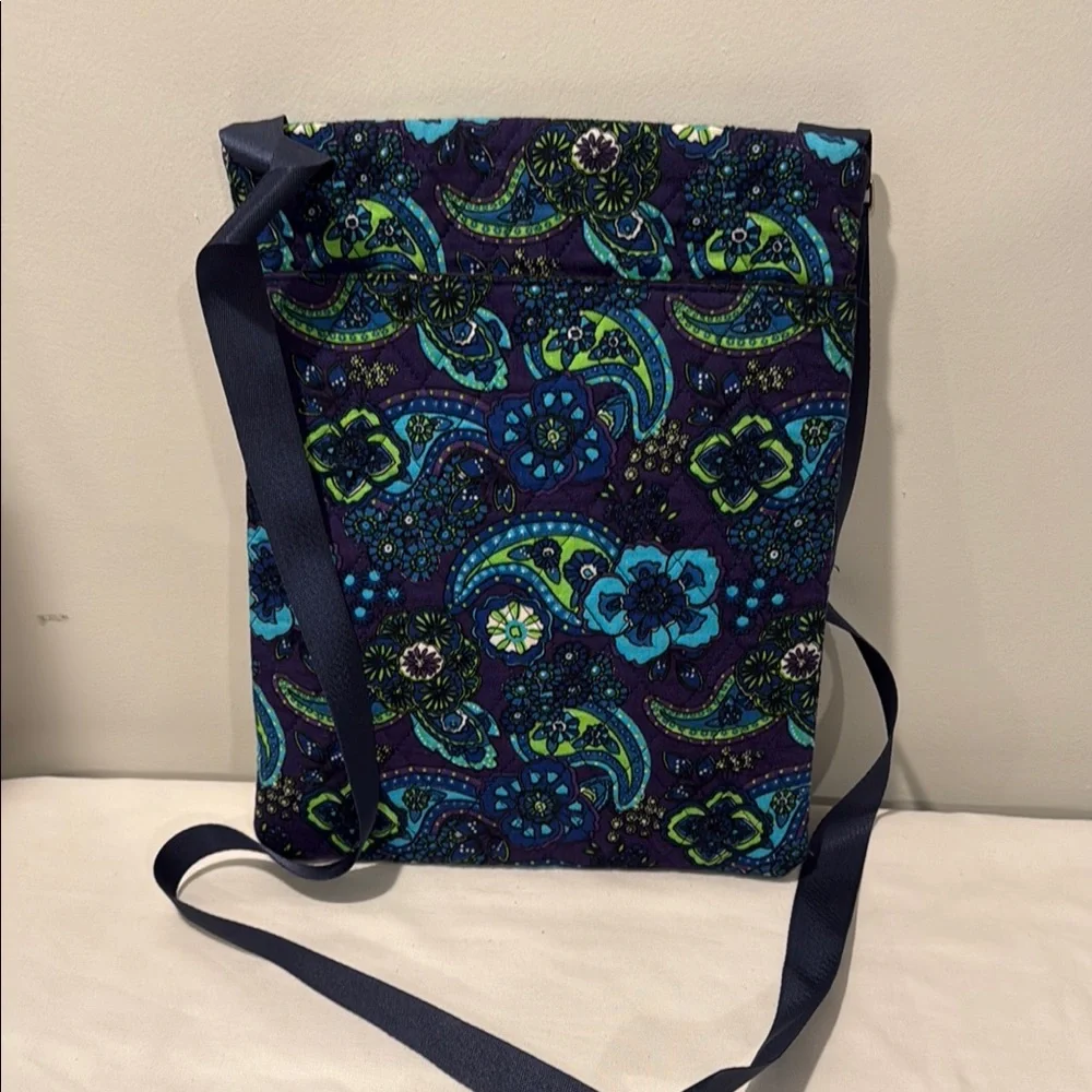 Stone & Co. Adjustable Strap Crossbody Bag - Picture 7 of 10